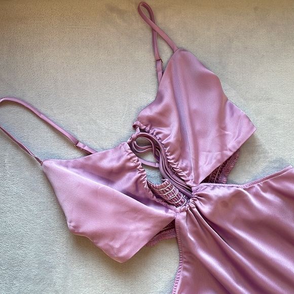 NEW REVOLVE Codie Cut Out Show me Your MuMu Dress in Lilac Medium - Picture 3 of 13